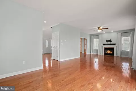 Living - 135 Pine Forest Dr, Berlin, MD 21811 photo 3 of 5