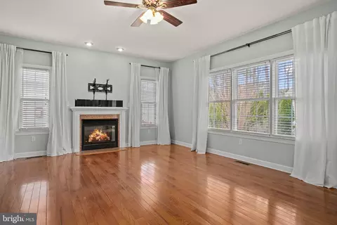 Living - 135 Pine Forest Dr, Berlin, MD 21811 photo 2 of 5