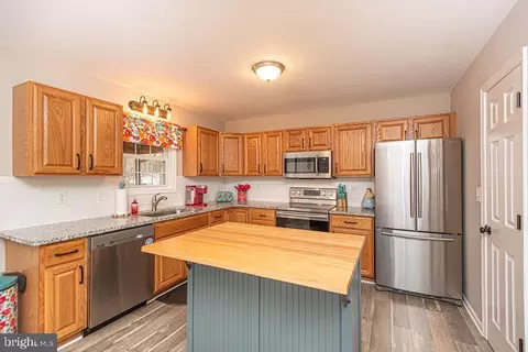 Kitchen - 3 Barnacle Ct, Berlin, MD 21811 photo 4 of 8