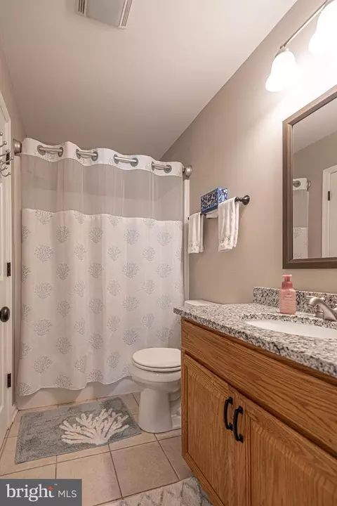 Bath - 3 Barnacle Ct, Berlin, MD 21811 photo 2 of 10