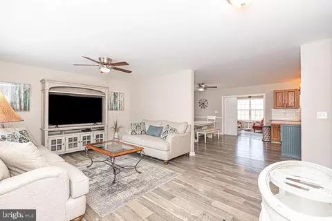 Living - 3 Barnacle Ct, Berlin, MD 21811 photo 3 of 5