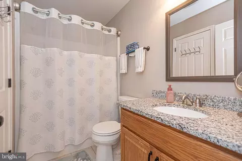 Bath - 3 Barnacle Ct, Berlin, MD 21811 photo 1 of 10