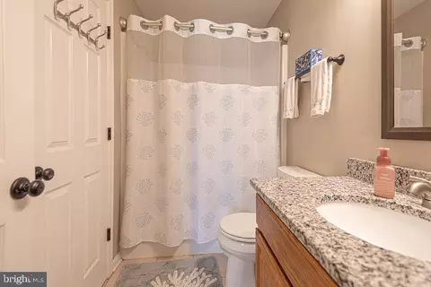 Bath - 3 Barnacle Ct, Berlin, MD 21811 photo 3 of 10