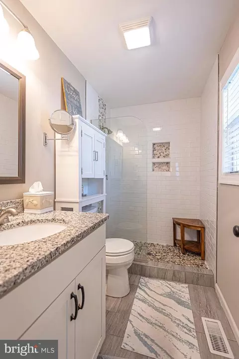 Bath - 3 Barnacle Ct, Berlin, MD 21811 photo 6 of 10