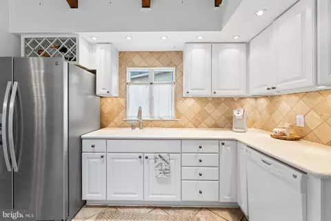 Kitchen - 2 Bramblewood Dr, Berlin, MD 21811 photo 3 of 4