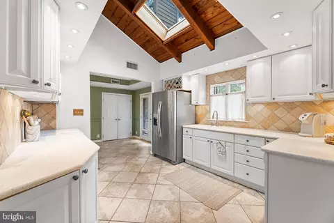 Kitchen - 2 Bramblewood Dr, Berlin, MD 21811 photo 1 of 4
