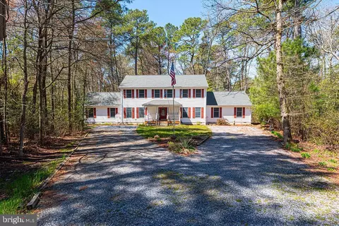 101 Seafarer Ln, Ocean Pines, MD 21811