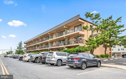 16 51st St #211, Ocean City, MD 21842