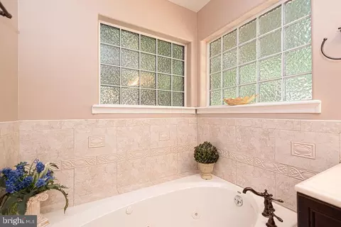 Bath - 3 Evergreen Ct, Berlin, MD 21811 photo 9 of 9