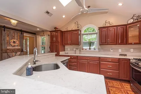 Kitchen - 3 Evergreen Ct, Berlin, MD 21811 photo 2 of 6