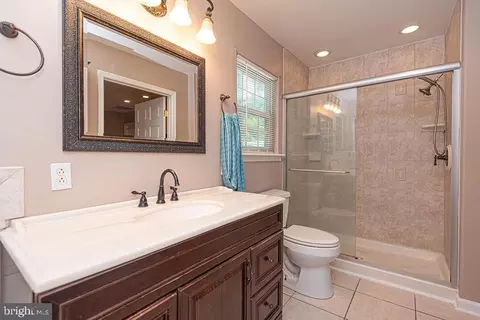 Bath - 3 Evergreen Ct, Berlin, MD 21811 photo 6 of 9