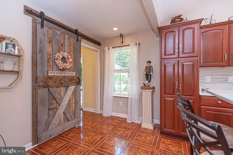 Entry Way - 3 Evergreen Ct, Berlin, MD 21811 photo 3 of 6