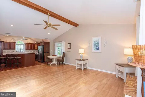 Living - 3 Evergreen Ct, Berlin, MD 21811 photo 3 of 4