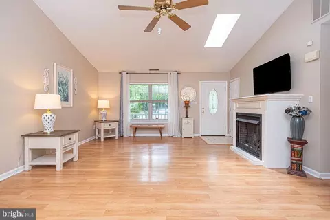 Living - 3 Evergreen Ct, Berlin, MD 21811 photo 4 of 4