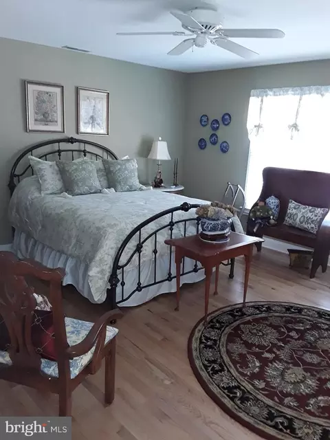 Bedroom - 102 Park Side Cir, Berlin, MD 21811 photo 2 of 3