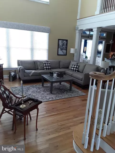 Living - 102 Park Side Cir, Berlin, MD 21811 photo 2 of 4