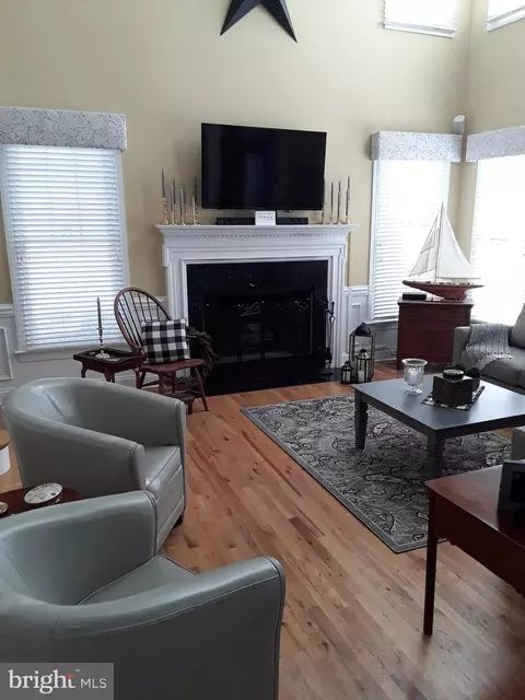 Living - 102 Park Side Cir, Berlin, MD 21811 photo 3 of 4