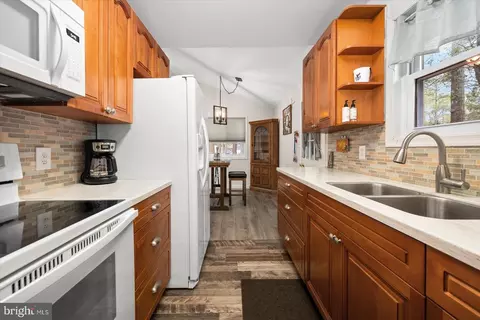 Kitchen - 854 Ocean Pkwy, Berlin, MD 21811 photo 4 of 4