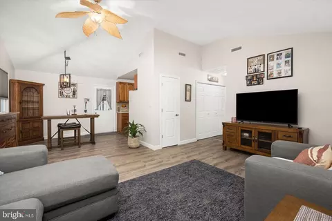 Living - 854 Ocean Pkwy, Berlin, MD 21811 photo 5 of 6