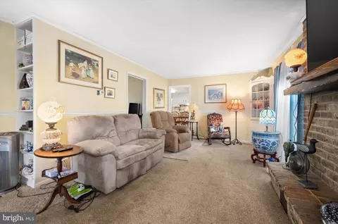 Living - 11937 Grays Corner Rd, Berlin, MD 21811 photo 6 of 8