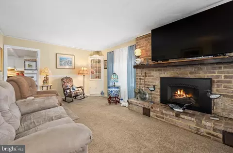 Living - 11937 Grays Corner Rd, Berlin, MD 21811 photo 5 of 8