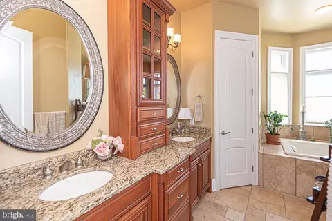 Bath - 23 Leigh Dr, Berlin, MD 21811 photo 5 of 17