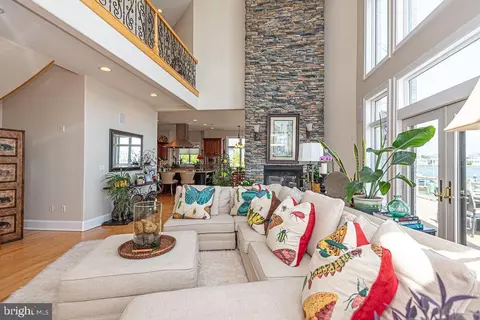 Living - 23 Leigh Dr, Berlin, MD 21811 photo 2 of 8