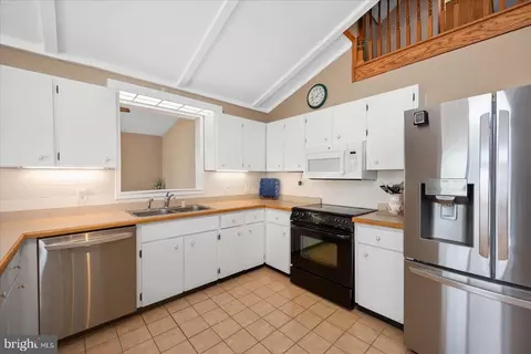 Kitchen - 29 Moonshell Dr, Berlin, MD 21811 photo 3 of 4