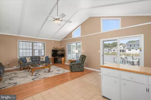 Living - 29 Moonshell Dr, Berlin, MD 21811 photo 6 of 7