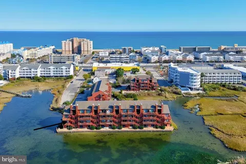 111 58th St #40, Ocean City, MD 21842