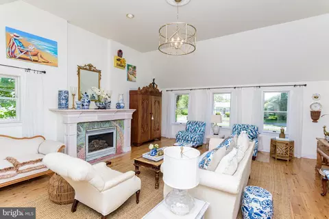Living - 302 N Main St, Berlin, MD 21811 photo 7 of 16