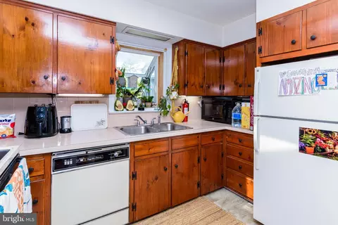 Kitchen - 302 N Main St, Berlin, MD 21811 photo 4 of 10