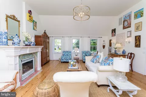 Living - 302 N Main St, Berlin, MD 21811 photo 9 of 16