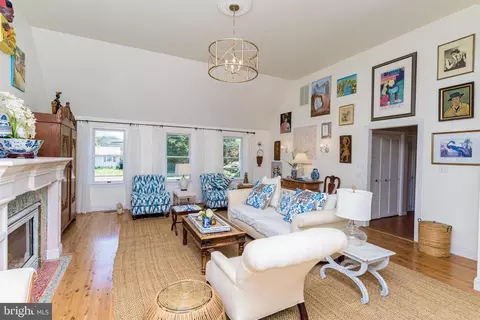 Living - 302 N Main St, Berlin, MD 21811 photo 11 of 16