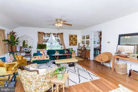 Living - 302 N Main St, Berlin, MD 21811 photo 2 of 16