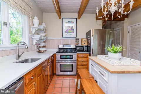 Kitchen - 302 N Main St, Berlin, MD 21811 photo 9 of 10