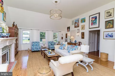 Living - 304 N Main St, Berlin, MD 21811 photo 3 of 10
