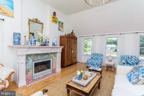 Living - 304 N Main St, Berlin, MD 21811 photo 2 of 10