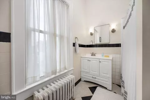 Bath - 4 4 A Washington St, Berlin, MD 21811 photo 1 of 2
