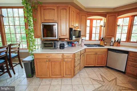Kitchen - 34 Bridgewater Rd, Berlin, MD 21811 photo 2 of 3