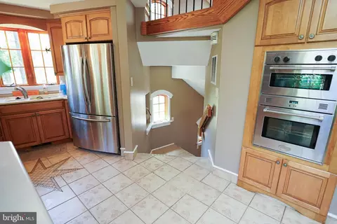 Entry Way - 34 Bridgewater Rd, Berlin, MD 21811 photo 4 of 15