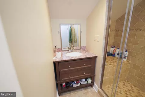 Bath - 34 Bridgewater Rd, Berlin, MD 21811 photo 1 of 2