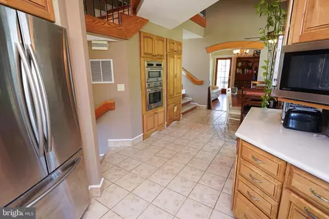 Entry Way - 34 Bridgewater Rd, Berlin, MD 21811 photo 5 of 15