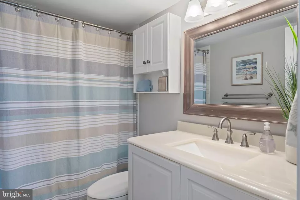 Bath - 13110 Coastal Hwy #809, Ocean City, MD 21842 photo 3 of 3