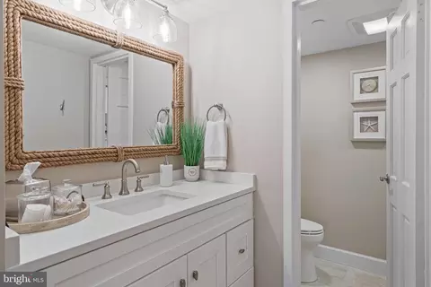 Bath - 13110 Coastal Hwy #809, Ocean City, MD 21842 photo 1 of 3