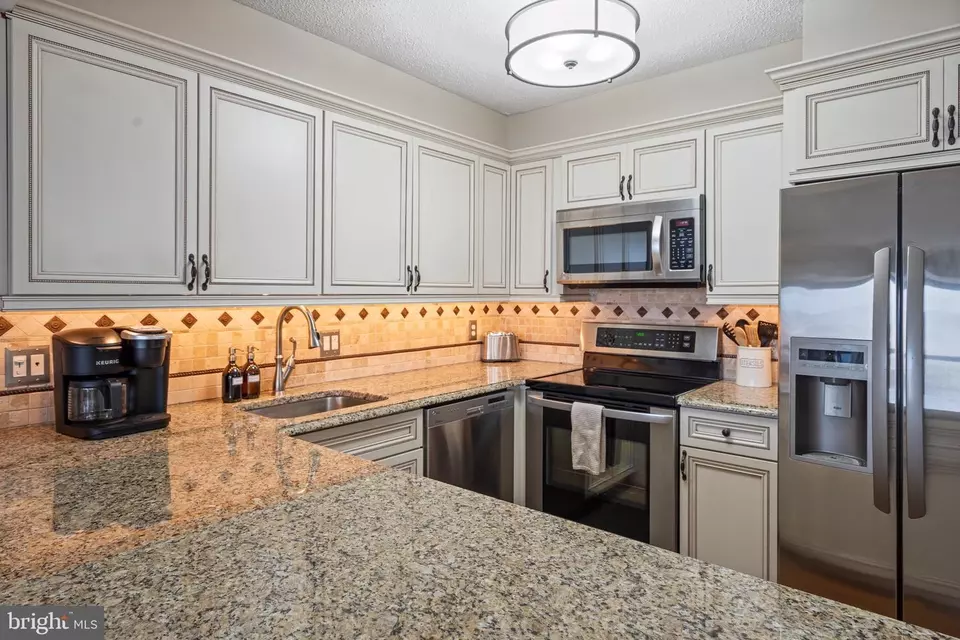 Kitchen - 13110 Coastal Hwy #809, Ocean City, MD 21842 photo 2 of 5