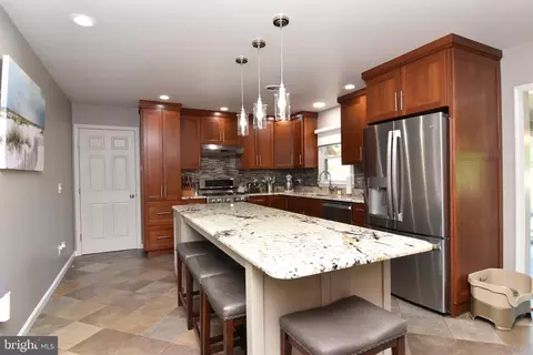 Kitchen - 21 Sandpiper Ln, Berlin, MD 21811 photo 2 of 5