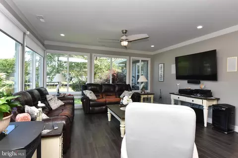 Living - 21 Sandpiper Ln, Berlin, MD 21811 photo 1 of 1
