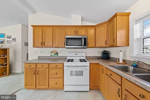 Kitchen - 311 Timberline Cir, Berlin, MD 21811 photo 3 of 4