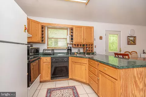 Kitchen - 9 Dogwood Pl, Ocean Pines, MD 21811 photo 3 of 3